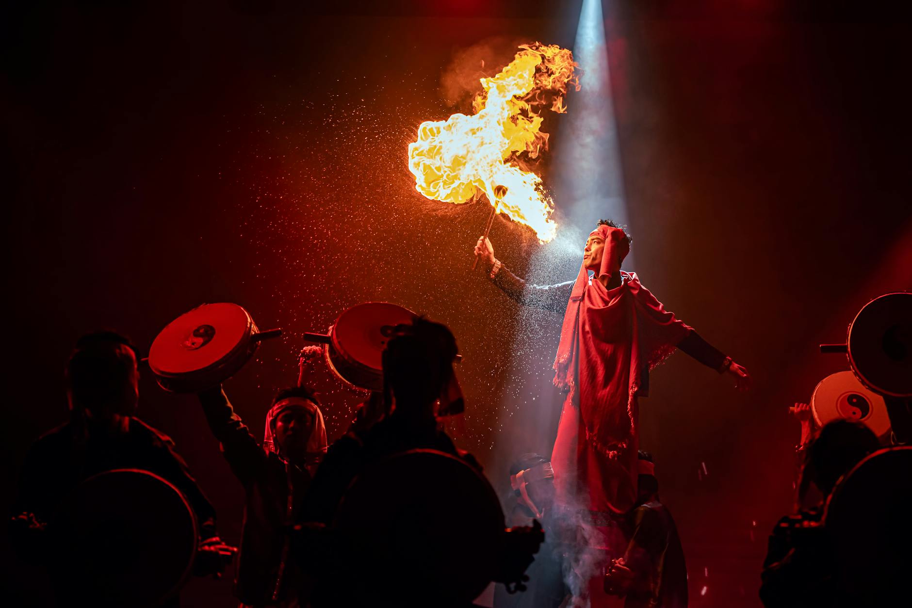 結婚式の余興はプロのヲタ芸パフォーマンスで決まり！感動とサプライズを呼ぶ光の演出