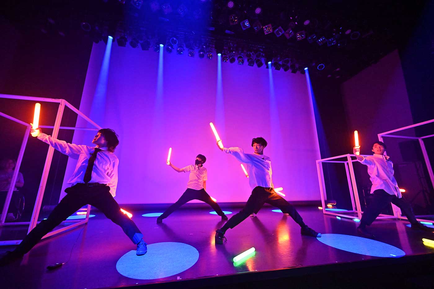 結婚式の余興はプロのヲタ芸パフォーマンスで決まり！感動とサプライズを呼ぶ光の演出